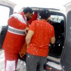 امدادرسانی نیروهای هلال احمر چرام به مسافران گرفتار در برف و باران