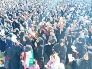 تصاویر استقبال مردم سوق از نطق انتخاباتی هاشمی پور